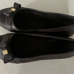 CROCS Women's Dark Brown Bow Flats with Gold Accent